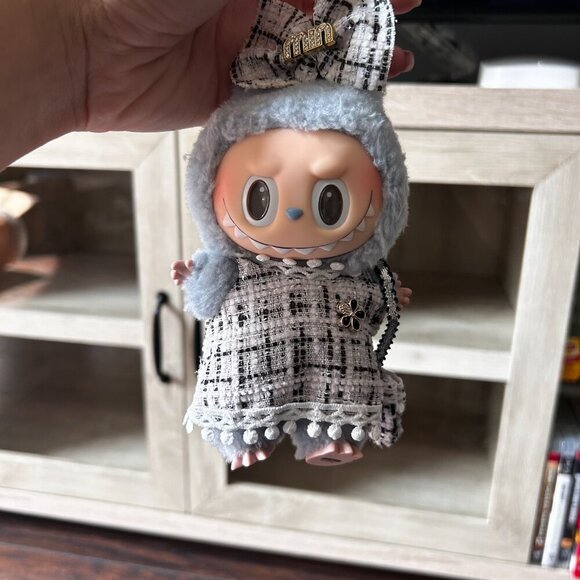 PopMart Labubu Luxury Clothes - Picture 3 of 3